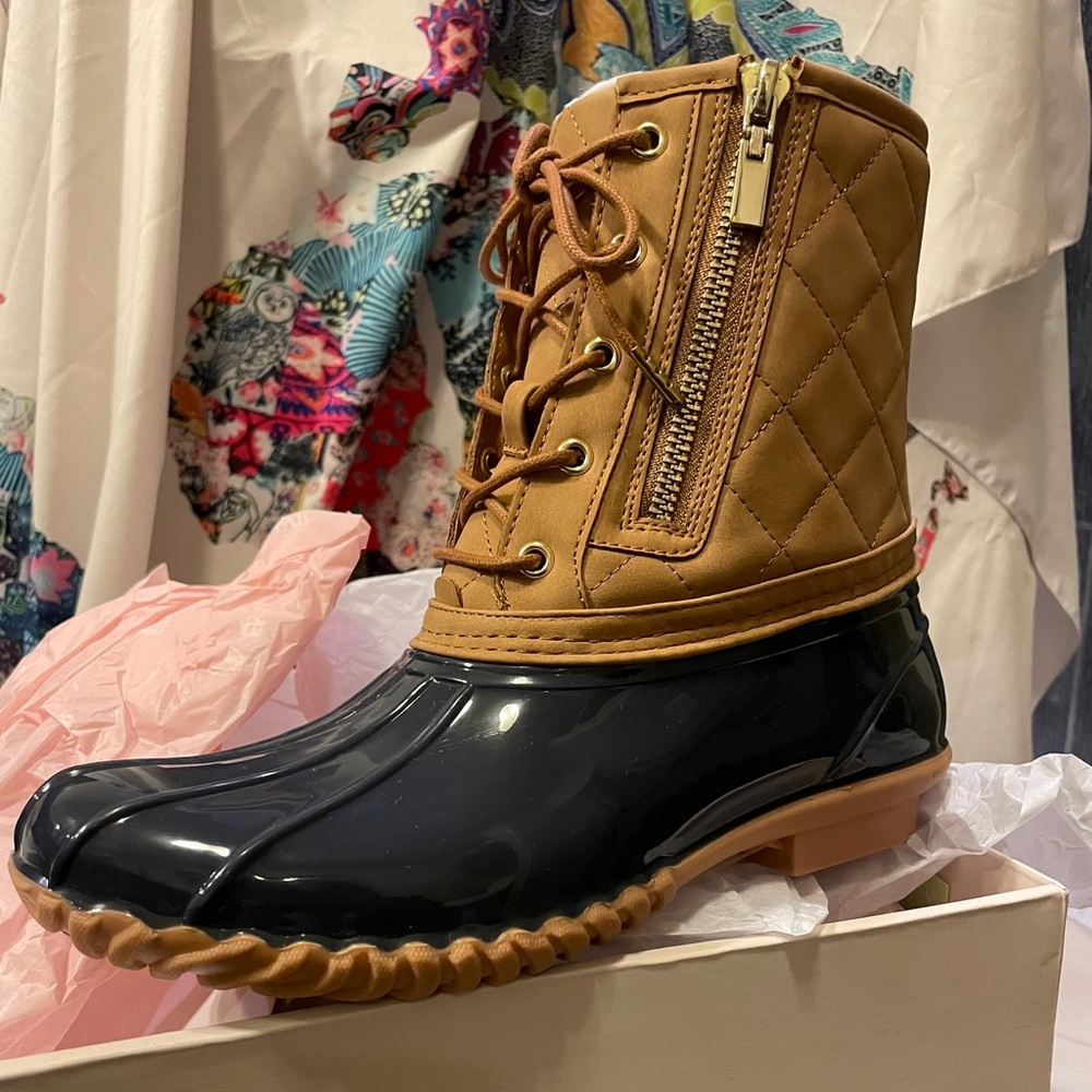Just Fab Duck Boots